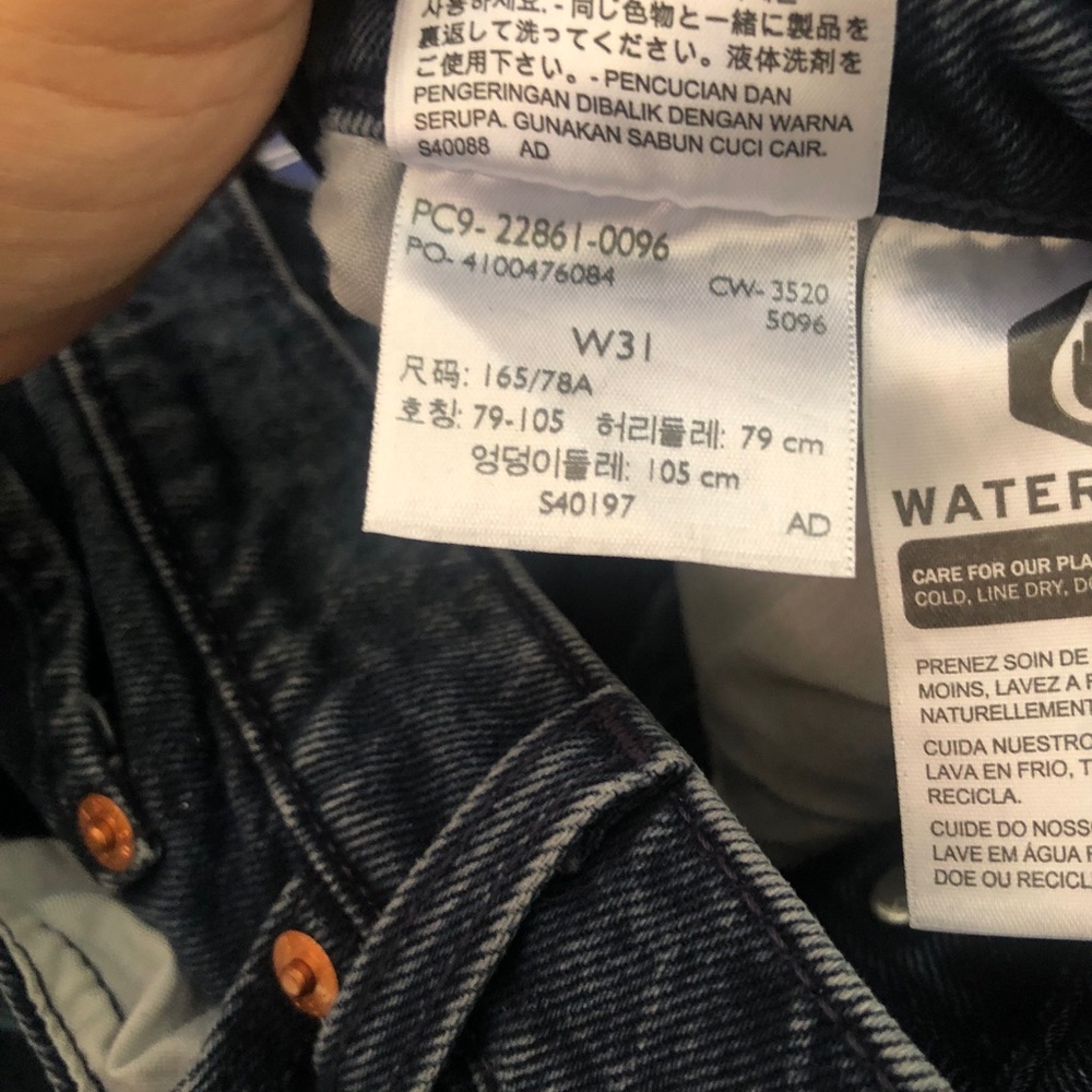 R19 Levi’s wedgie Icon fit high rise button fly jeans size 31 black & blue - Picture 8 of 13